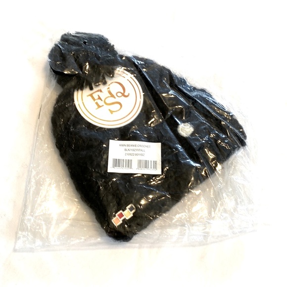 FOURSQUARE Floral Crochet Pom Knit Beanie - Picture 11 of 11